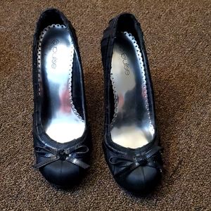Pulse Size 7 & 1/2 low slip on heel black with bow tie on toe